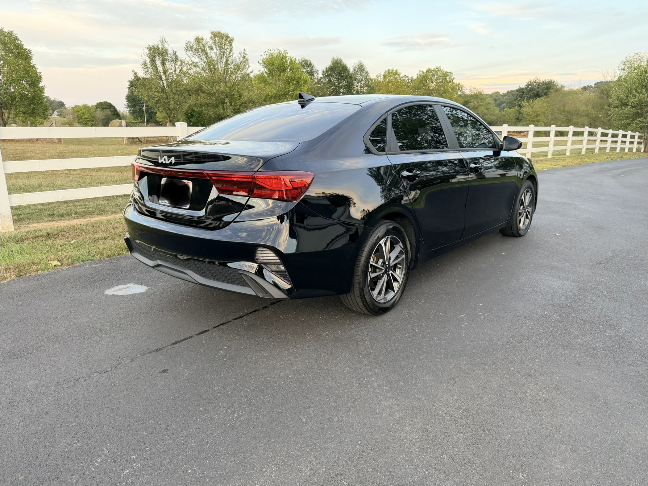 Used 2022 Kia Forte LXS FWD image 4