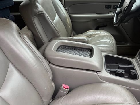 Used 2004 Chevrolet Suburban LT w/ Preferred Equipment Group image 8