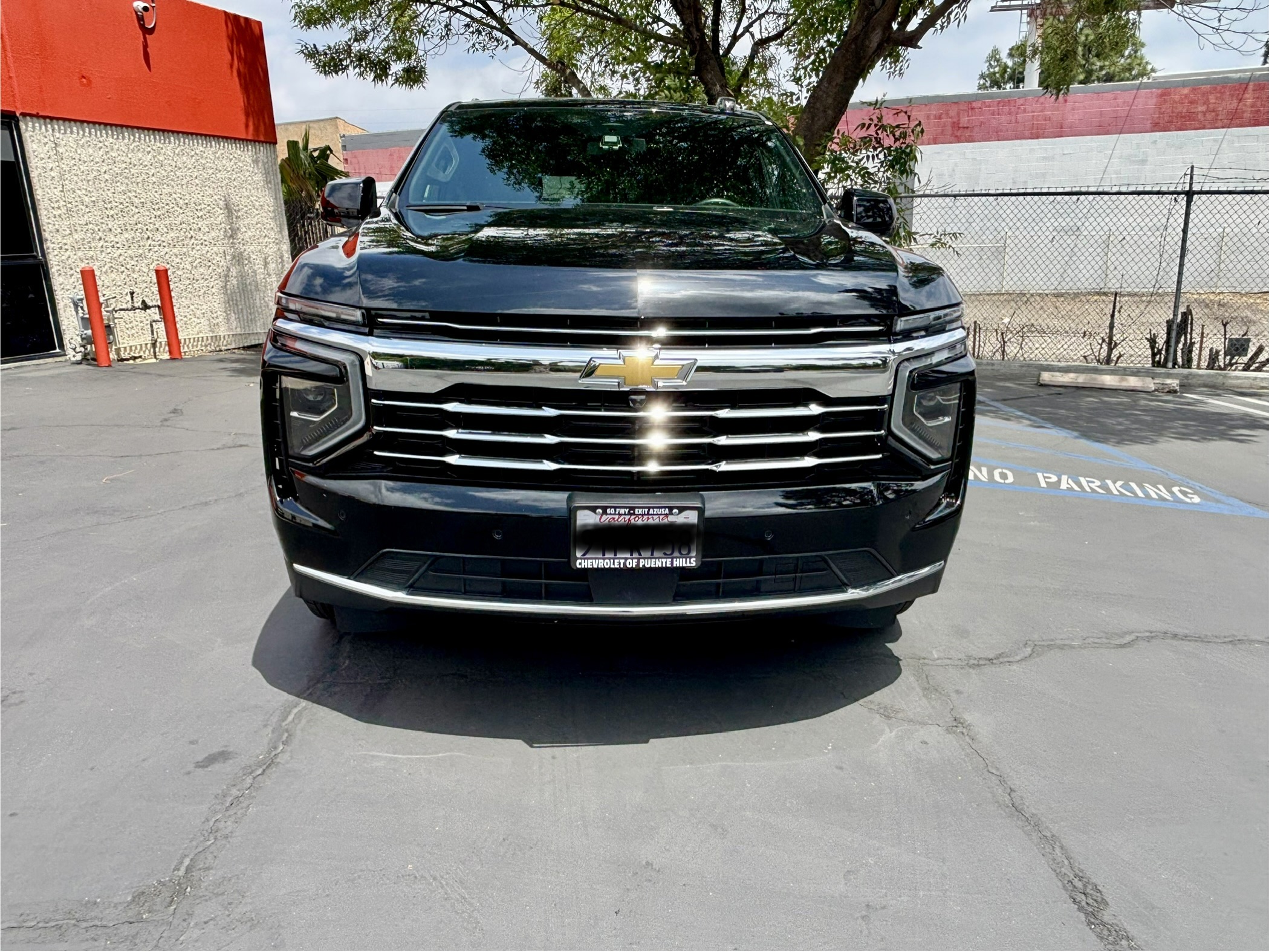 Used 2025 Chevrolet Tahoe LT RWD image 1