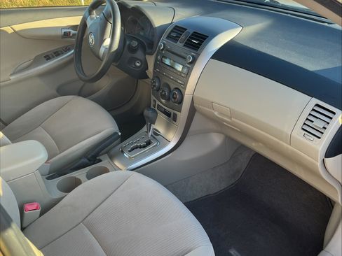 Used 2011 Toyota Corolla LE image 11