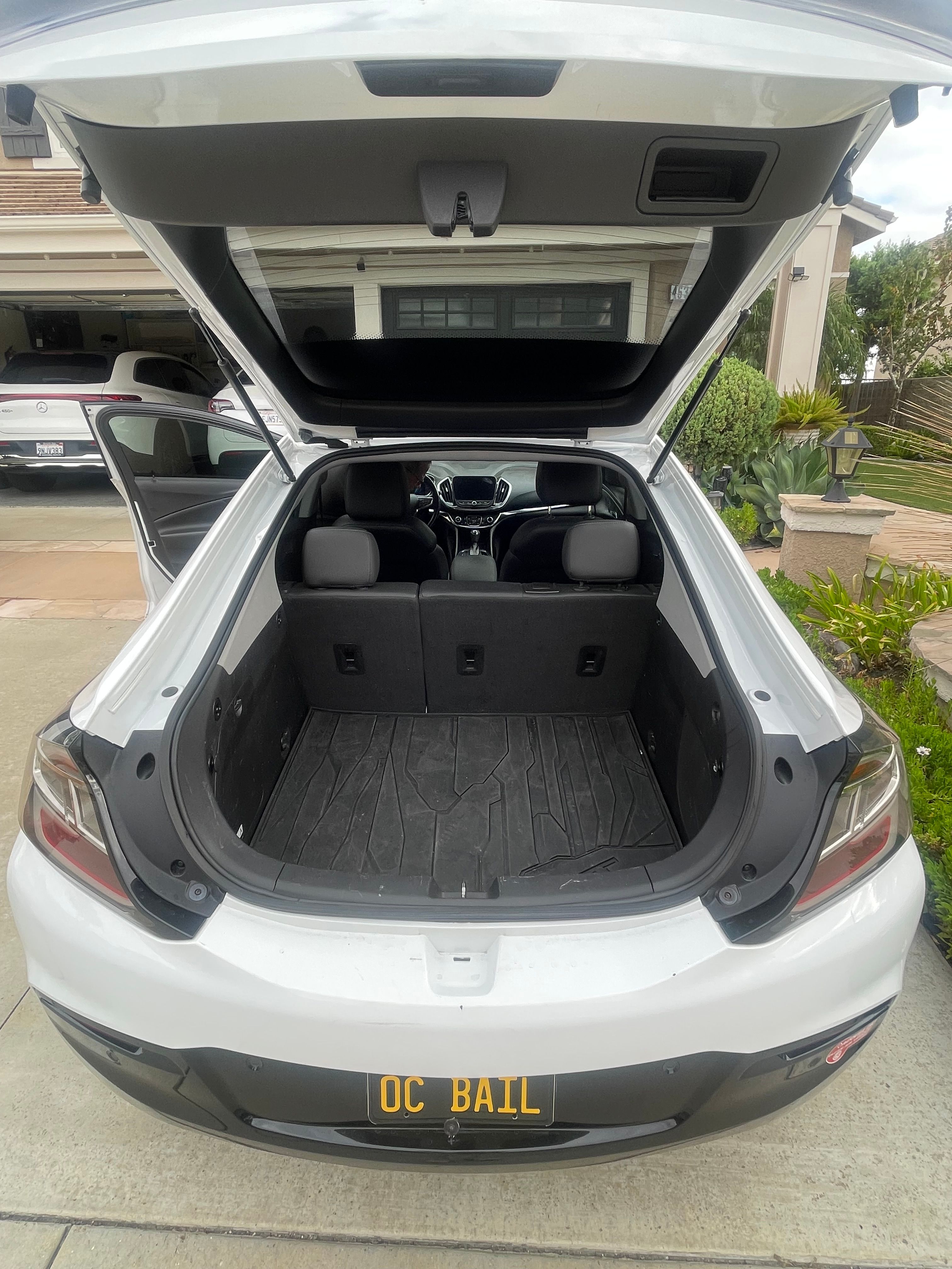 Used 2018 Chevrolet Volt Premier w/ Driver Confidence Package FWD image 25