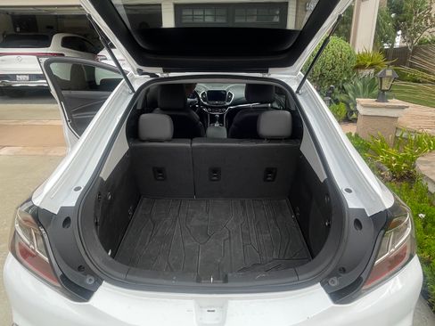 Used 2018 Chevrolet Volt Premier w/ Driver Confidence Package FWD image 25
