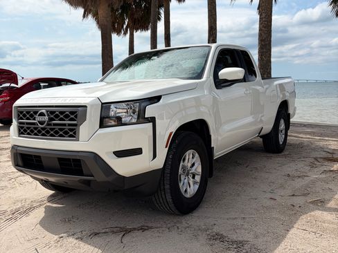 Used 2024 Nissan Frontier SV w/ Technology Package RWD image 1