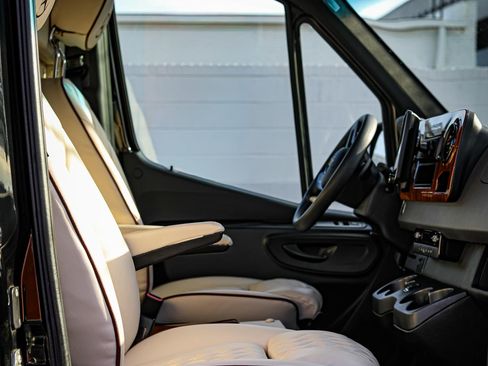 Used 2023 Mercedes-Benz Sprinter 3500 image 10