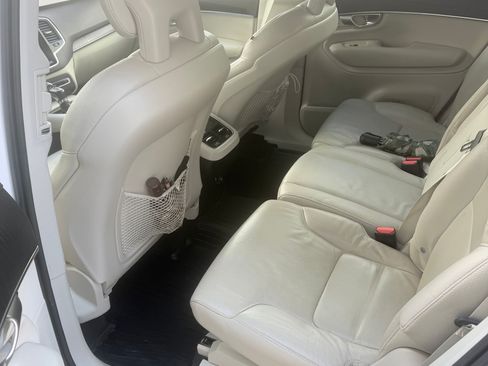 Used 2020 Volvo XC90 T5 Momentum w/ Protection Package Premier image 13