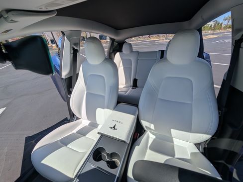 Used 2021 Tesla Model Y Performance image 15