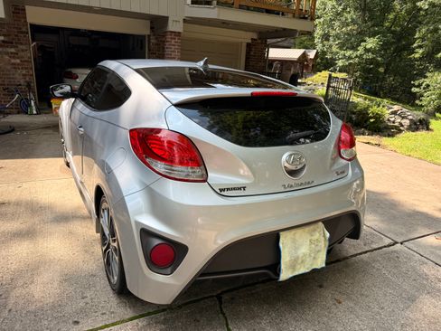 Used 2016 Hyundai Veloster Turbo FWD image 9