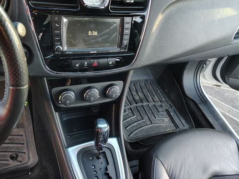 Used 2011 Chrysler 200 S image 16