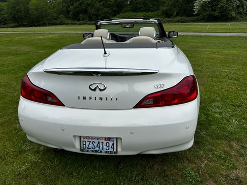 Used 2011 INFINITI G37 Convertible w/ Premium Pkg RWD image 11