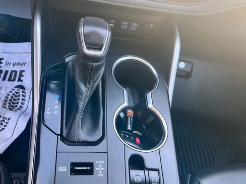 Used 2022 Toyota Highlander XLE image 10