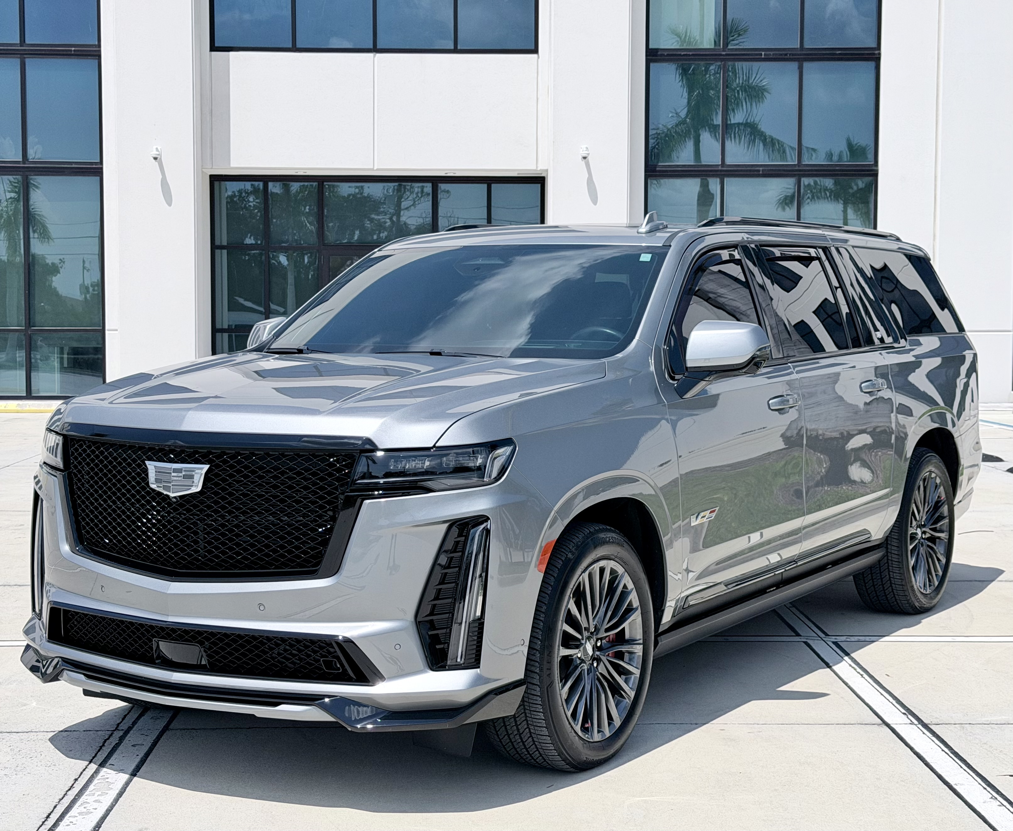 Used 2023 Cadillac Escalade ESV V AWD/4WD image 11