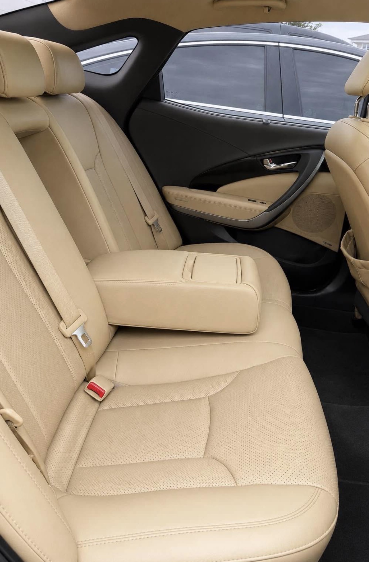 Used 2013 Hyundai Azera w/ Technology Pkg FWD image 7