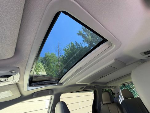 Used 2011 Toyota Sienna Limited w/ Premium Pkg FWD image 13