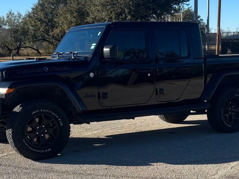 Used 2022 Jeep Gladiator Sport image 9