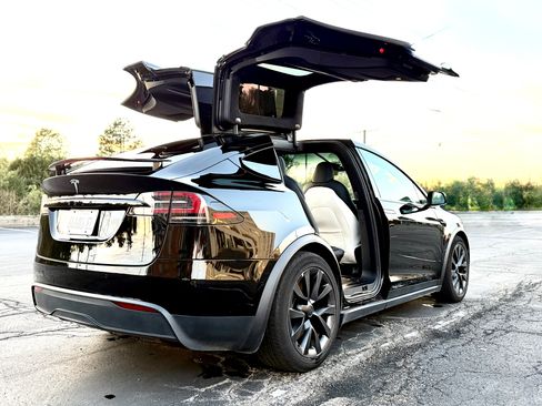 Used 2023 Tesla Model X image 22