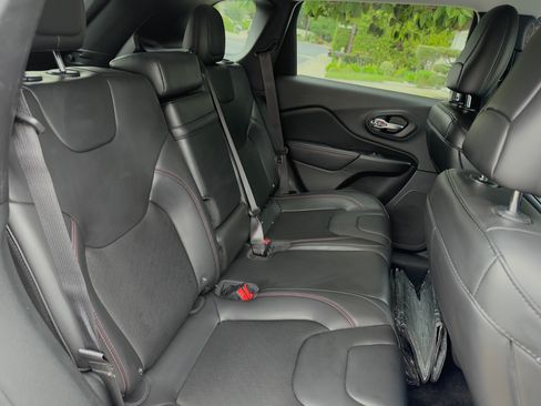 Used 2019 Jeep Cherokee Trailhawk w/ Comfort/Convenience Group image 15