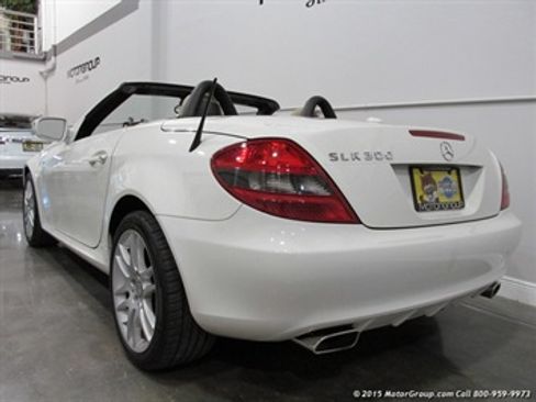 Used 2009 Mercedes-Benz SLK 300 image 6