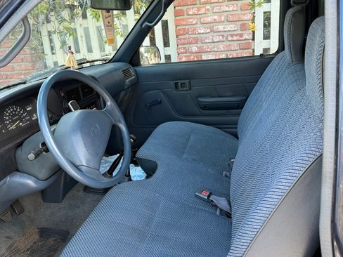 Used 1994 Toyota Pickup DX image 9