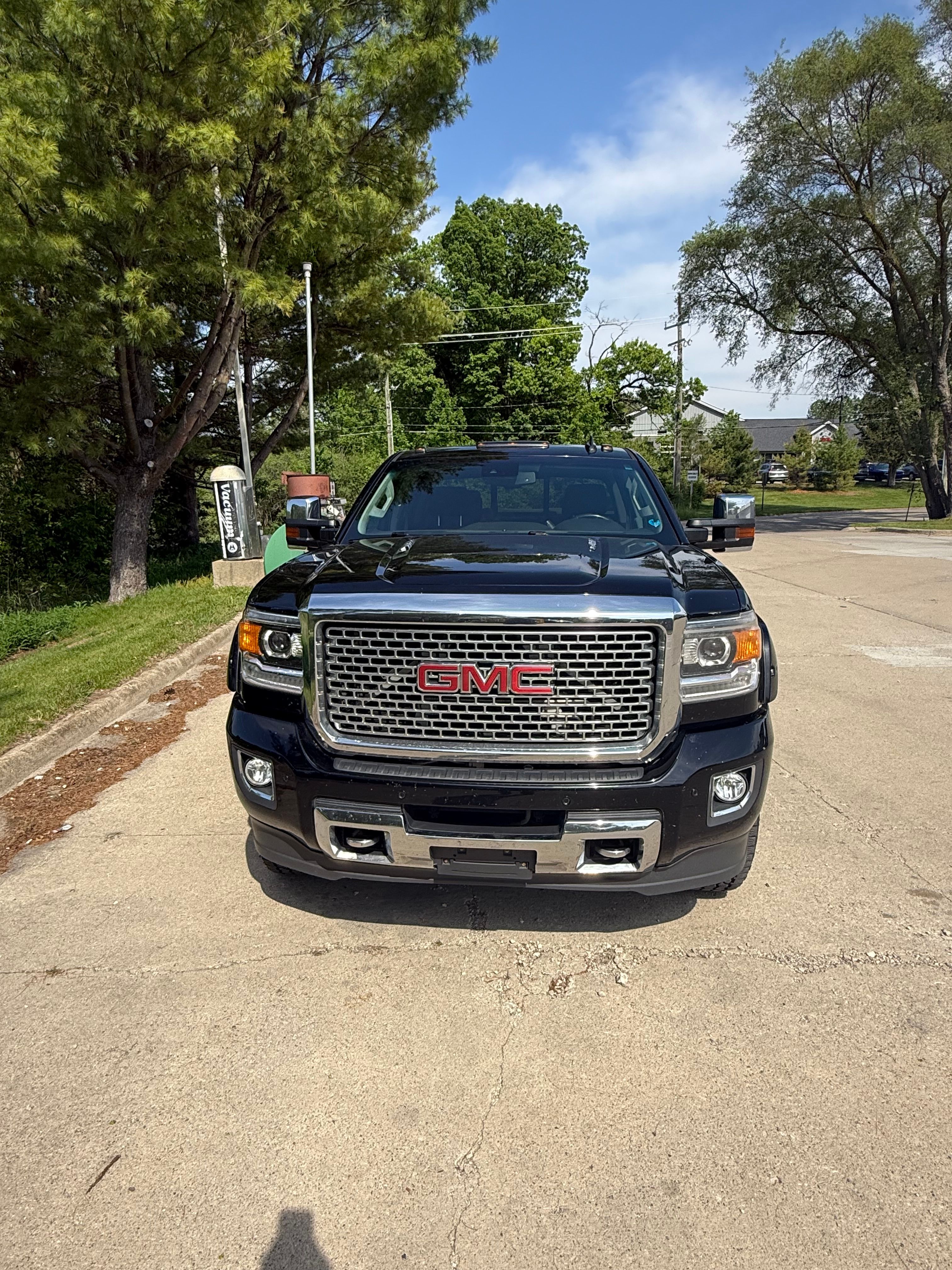 Used 2015 GMC Sierra 2500 Denali w/ Duramax Plus Package AWD/4WD image 5