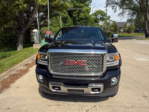 Used 2015 GMC Sierra 2500 Denali w/ Duramax Plus Package AWD/4WD image 5