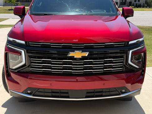 Used 2025 Chevrolet Tahoe High Country AWD/4WD image 5