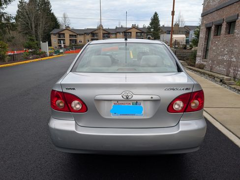 Used 2005 Toyota Corolla LE image 2