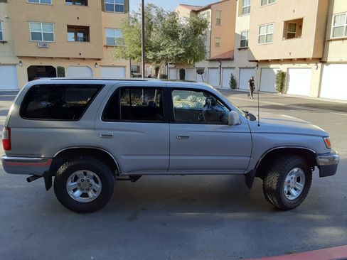Used 2000 Toyota 4Runner SR5 image 5