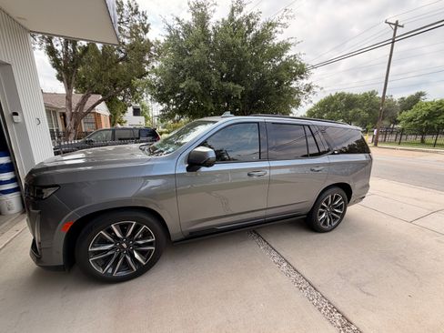 Used 2021 Cadillac Escalade Sport Platinum image 2
