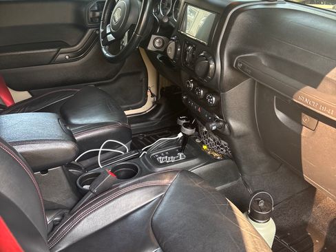 Used 2017 Jeep Wrangler Unlimited Rubicon image 14