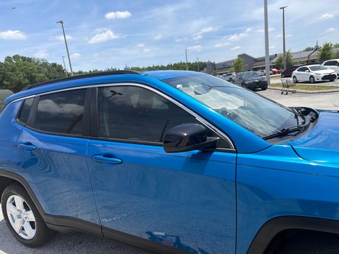 Used 2022 Jeep Compass Latitude FWD image 5