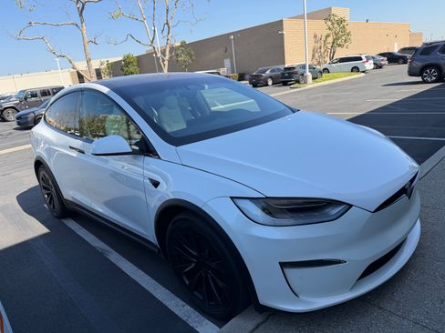 Used 2022 Tesla Model X Plaid image 11