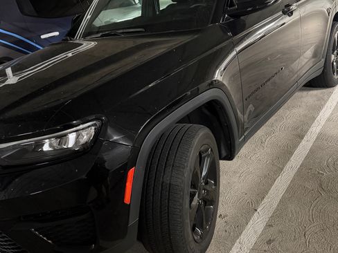 Used 2023 Jeep Grand Cherokee Altitude AWD/4WD image 4