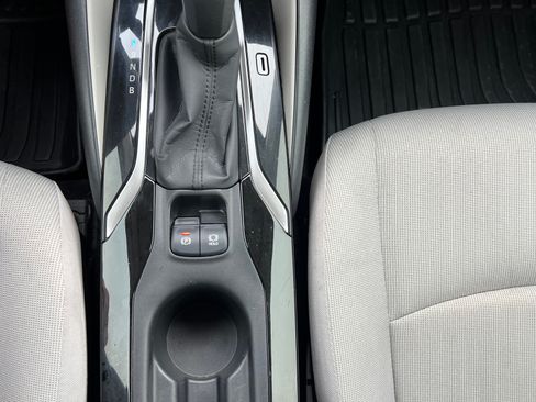 Used 2020 Toyota Corolla LE image 11