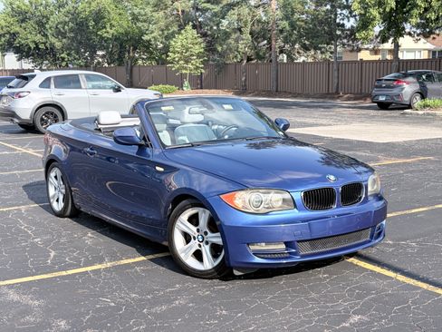 Used 2010 BMW 128i Convertible RWD image 2