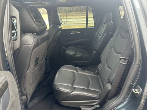 Used 2019 Cadillac Escalade Platinum image 14