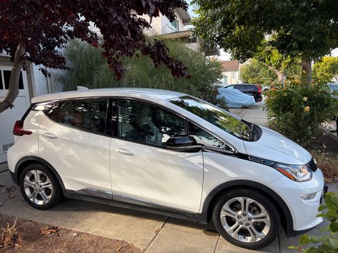 Used 2020 Chevrolet Bolt LT FWD image 4
