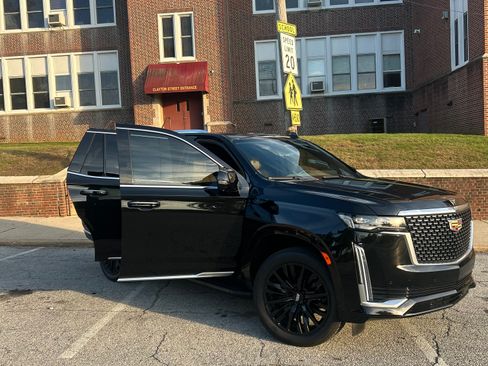 Used 2023 Cadillac Escalade Premium Luxury AWD/4WD image 18