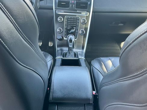 Used 2016 Volvo XC60 T6 R-Design Platinum w/ Climate Package image 16