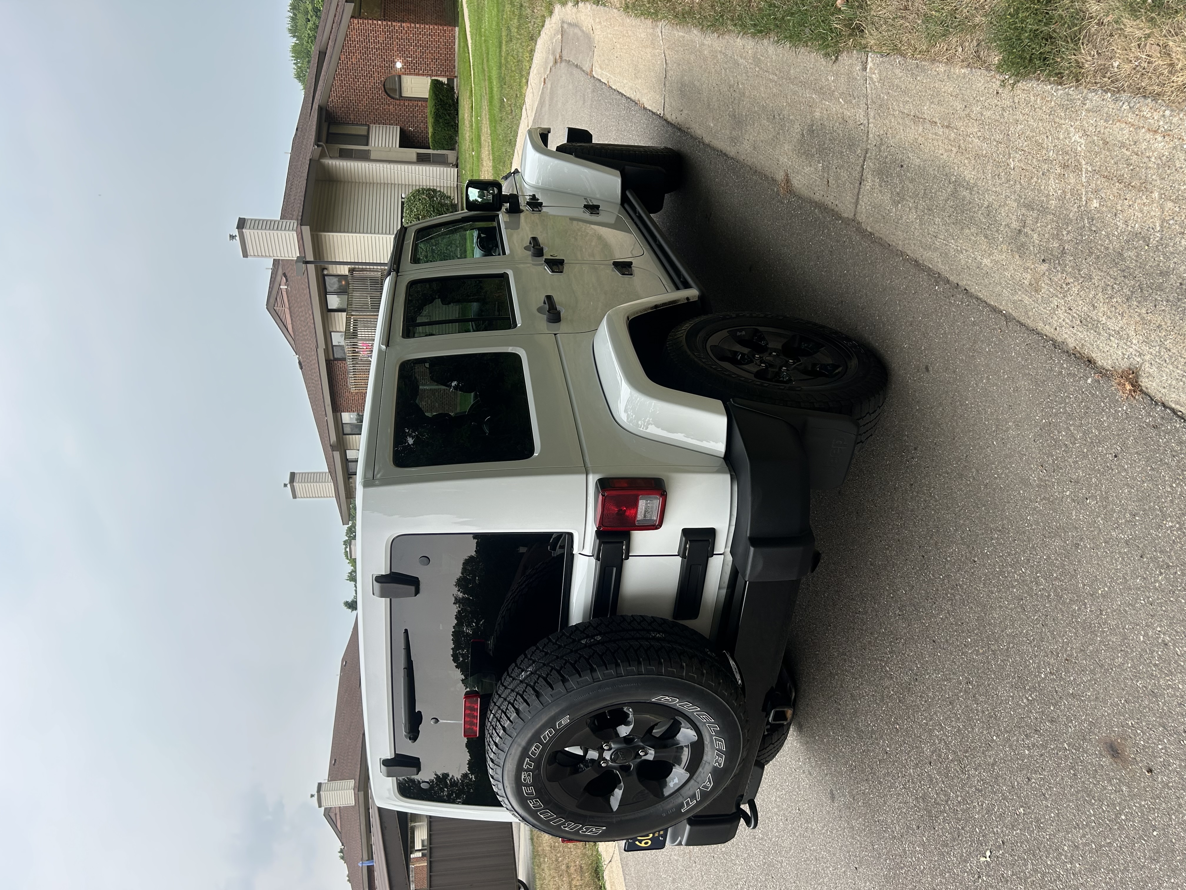 Used 2015 Jeep Wrangler Unlimited Sahara AWD/4WD image 4