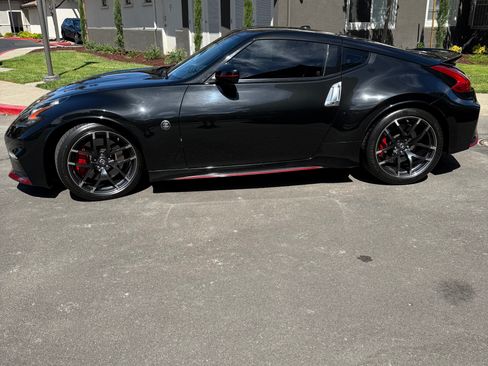 Used 2015 Nissan 370Z NISMO RWD image 2