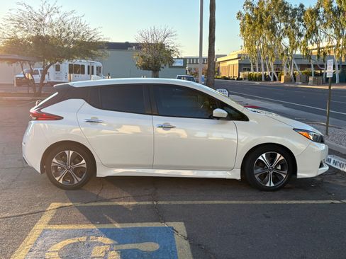 Used 2020 Nissan Leaf SV w/ SV Technology Package image 8