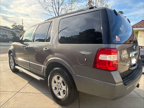 Used 2010 Ford Expedition XLT image 10