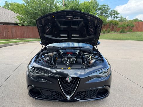 Used 2017 Alfa Romeo Giulia Quadrifoglio RWD image 6