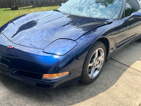 Used 2000 Chevrolet Corvette Coupe RWD image 4
