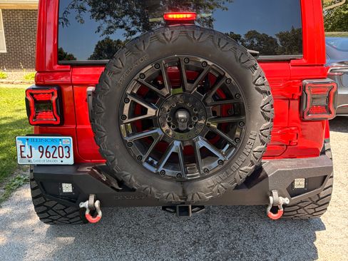 Used 2021 Jeep Wrangler Unlimited Sahara w/ Uconnect 4C Nav & Sound Group AWD/4WD image 8