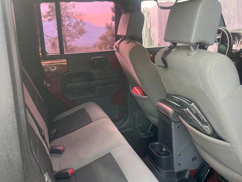 Used 2010 Jeep Wrangler Unlimited Sport image 5