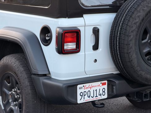 Used 2024 Jeep Wrangler Sport AWD/4WD image 17
