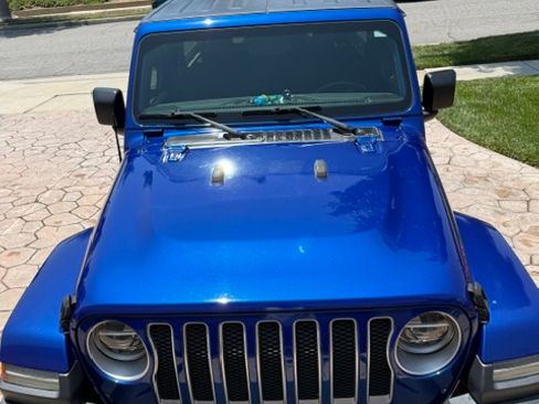 Used 2018 Jeep Wrangler Unlimited Sahara AWD/4WD image 1