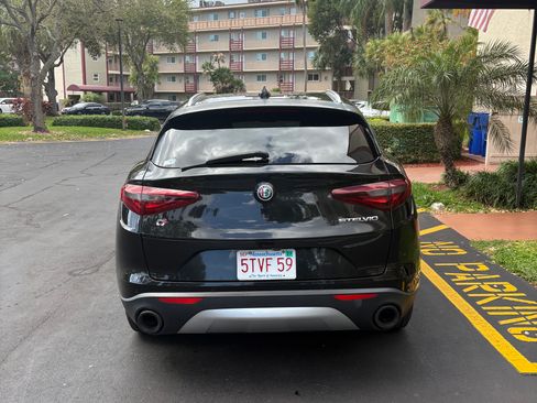 Used 2018 Alfa Romeo Stelvio AWD image 8