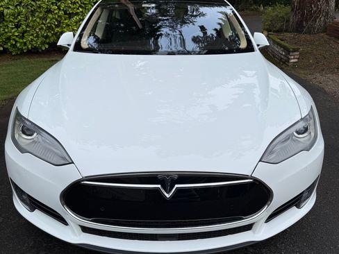 Used 2015 Tesla Model S 85D image 2